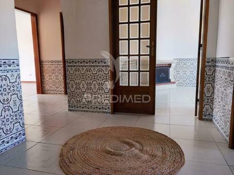 Excelente apartamento t2 com garagem  em zona nobre de alcanena