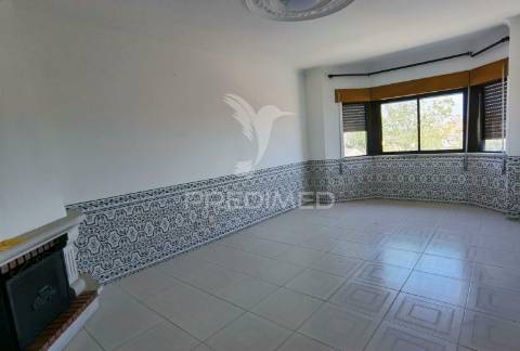 Excelente apartamento t2 com garagem  em zona nobre de alcanena