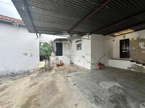 Moradias + terreno rústico