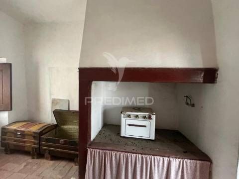 Moradias + terreno rústico