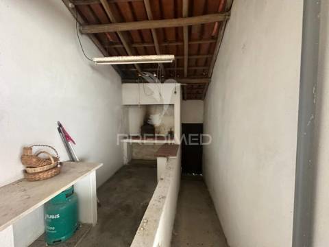 Moradias + terreno rústico