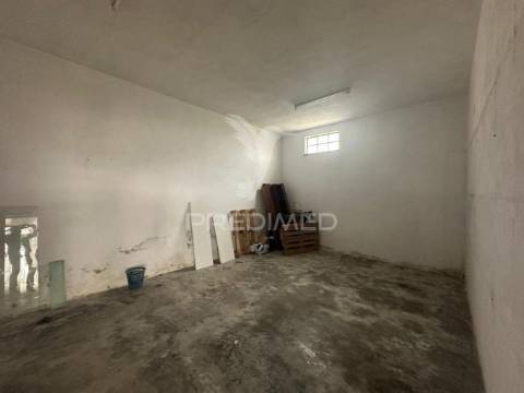 Moradias + terreno rústico