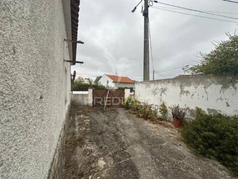 Moradias + terreno rústico