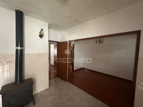 Moradias + terreno rústico