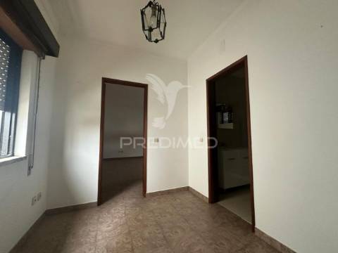 Moradias + terreno rústico