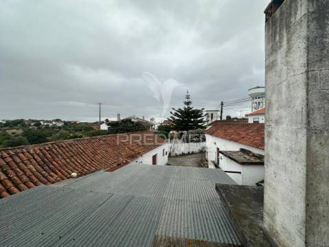 Moradias + terreno rústico