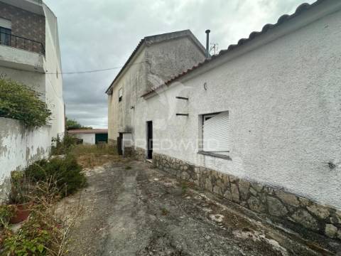 Moradias + terreno rústico