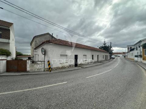 Moradias + terreno rústico