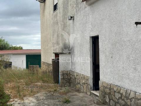Moradias + terreno rústico