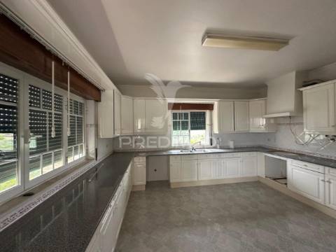 Moradias + terreno rústico