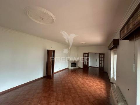 Moradias + terreno rústico