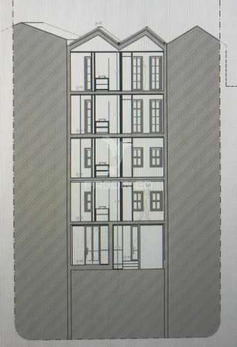 Prédio à ribeira com vistas de rio-porto