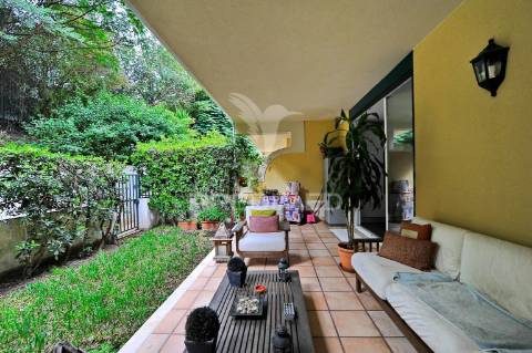 Moradia t2+1 , vista de mar, em condomínio no estoril