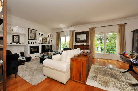 Moradia t2+1 , vista de mar, em condomínio no estoril