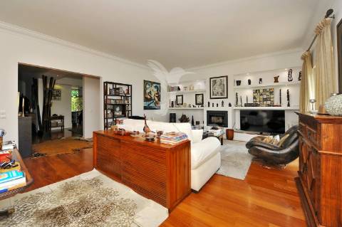 Moradia t2+1 , vista de mar, em condomínio no estoril