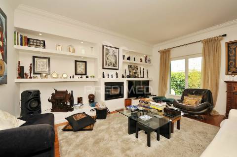 Moradia t2+1 , vista de mar, em condomínio no estoril