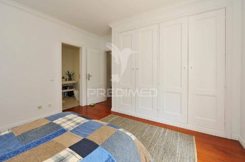 Moradia t2+1 , vista de mar, em condomínio no estoril