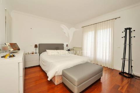 Moradia t2+1 , vista de mar, em condomínio no estoril