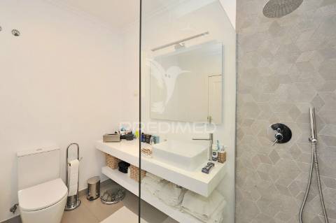 Moradia t2+1 , vista de mar, em condomínio no estoril