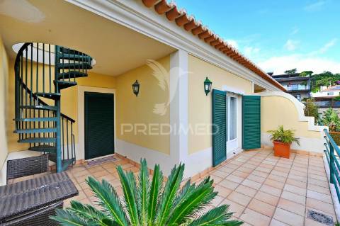 Moradia t2+1 , vista de mar, em condomínio no estoril