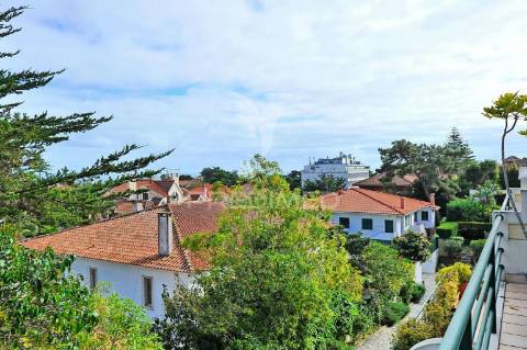 Moradia t2+1 , vista de mar, em condomínio no estoril