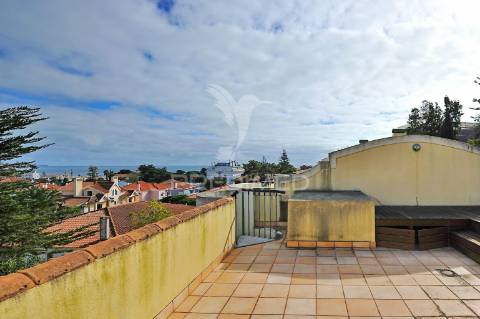 Moradia t2+1 , vista de mar, em condomínio no estoril