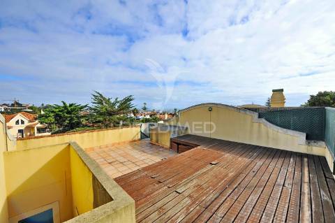 Moradia t2+1 , vista de mar, em condomínio no estoril