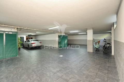 Moradia t2+1 , vista de mar, em condomínio no estoril