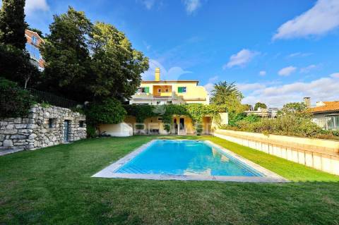 Moradia t2+1 , vista de mar, em condomínio no estoril