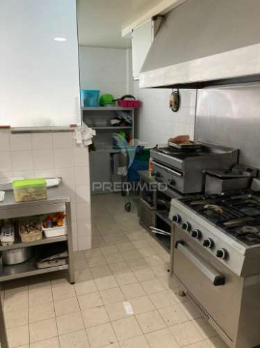 Faro- restaurante com esplanada & take away em  funcionamento