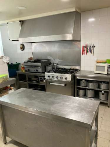 Faro- restaurante com esplanada & take away em  funcionamento