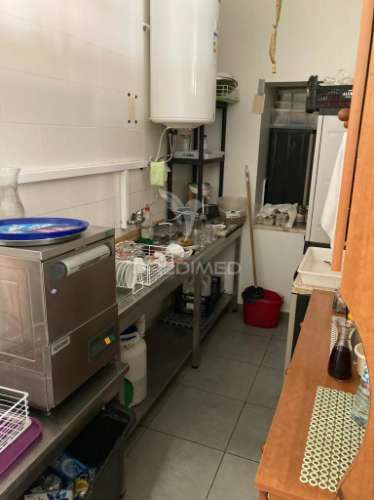 Faro- restaurante com esplanada & take away em  funcionamento