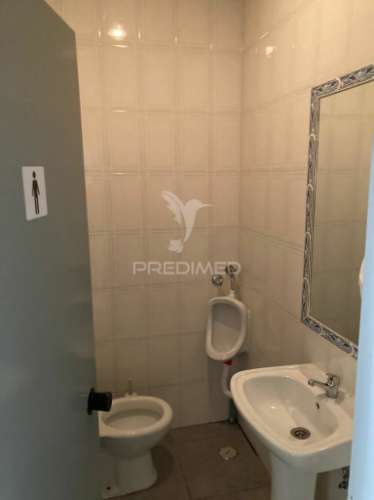 Faro- restaurante com esplanada & take away em  funcionamento