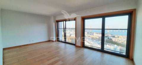 Requintado t1 com vistas deslumbrantes sobre o rio tejo