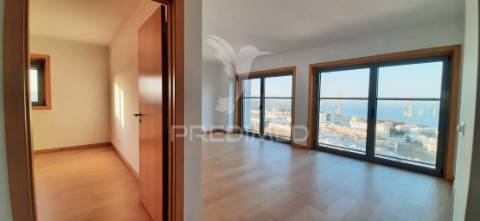 Requintado t1 com vistas deslumbrantes sobre o rio tejo