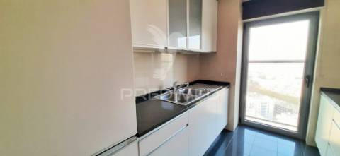 Requintado t1 com vistas deslumbrantes sobre o rio tejo