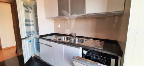 Requintado t1 com vistas deslumbrantes sobre o rio tejo