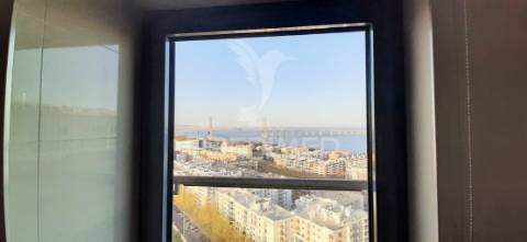 Requintado t1 com vistas deslumbrantes sobre o rio tejo