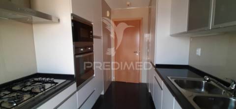 Requintado t1 com vistas deslumbrantes sobre o rio tejo