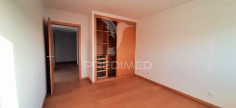 Requintado t1 com vistas deslumbrantes sobre o rio tejo