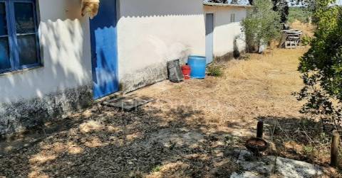 Reservado terreno 7000 m2 com armazém