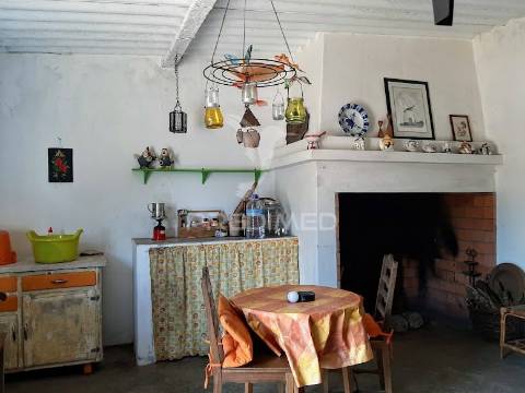 Reservado terreno 7000 m2 com armazém