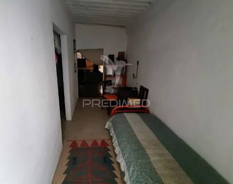 Reservado terreno 7000 m2 com armazém