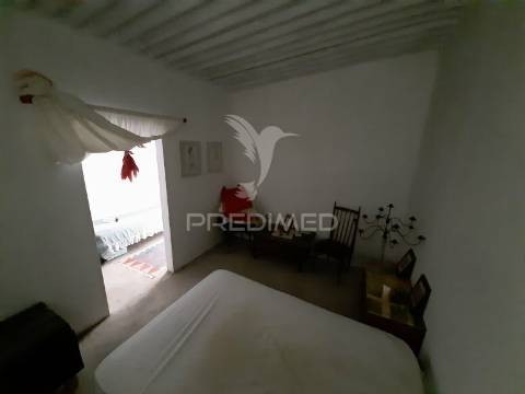 Reservado terreno 7000 m2 com armazém