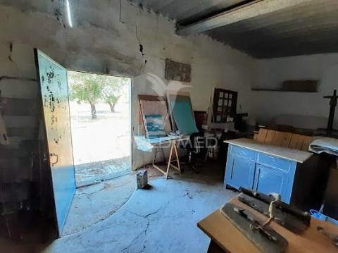 Reservado terreno 7000 m2 com armazém