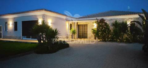 Pequeno paraíso em algoz t8 com piscina