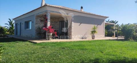 Pequeno paraíso em algoz t8 com piscina