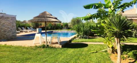 Pequeno paraíso em algoz t8 com piscina