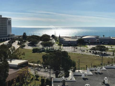 Esta penthouse t3 duplex lidera o que de melhor existe em vilamoura