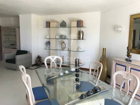 Esta penthouse t3 duplex lidera o que de melhor existe em vilamoura